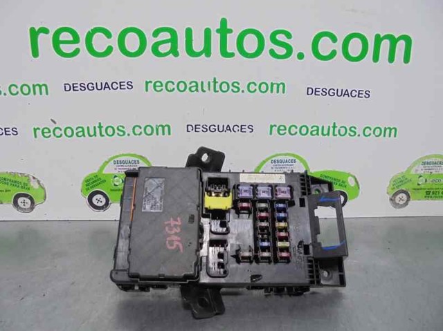 Caja de fusibles 8273005020 Toyota