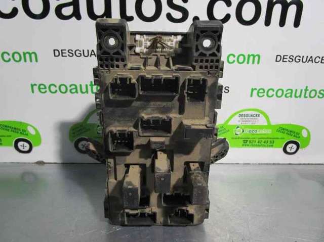 Caja de fusibles 8273005020 Toyota