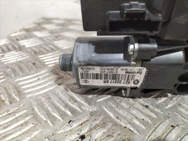 827303178R RENAULT Motor del elevalunas de la puerta trasera derecha  en stock Córdoba