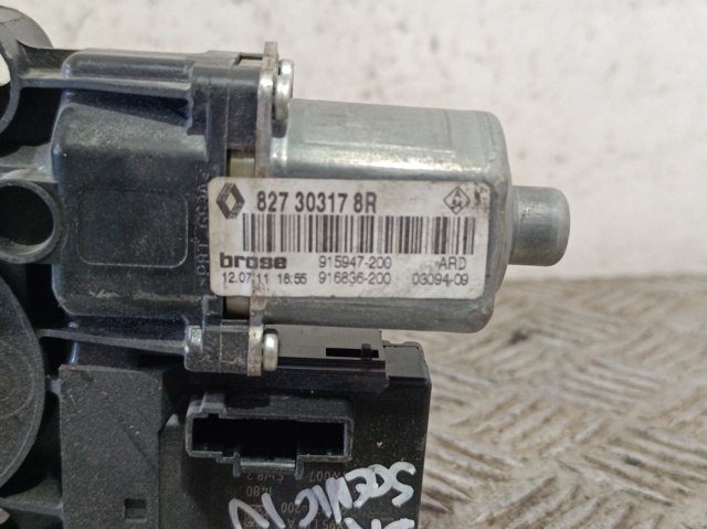 RENAULT 827303178R Motor del elevalunas de la puerta trasera derecha  comprar en Ponferrada