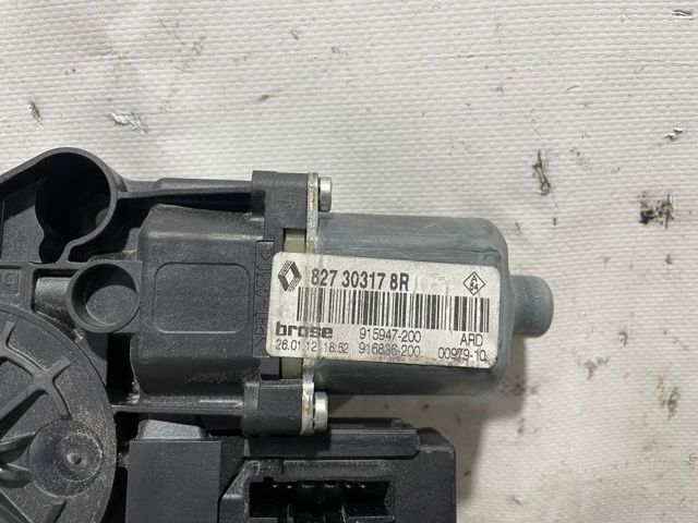 RENAULT 827303178R Motor del elevalunas de la puerta trasera derecha comprar Pamplona
