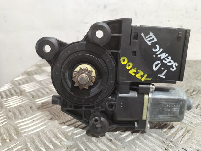 827303178R RENAULT Motor del elevalunas de la puerta trasera derecha  en stock Córdoba