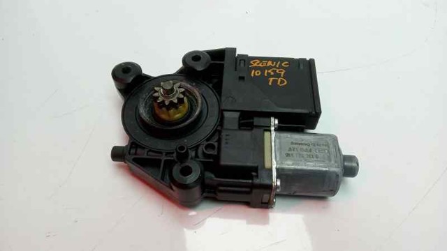 827303178R Motor del elevalunas de la puerta trasera derecha comprar Almería