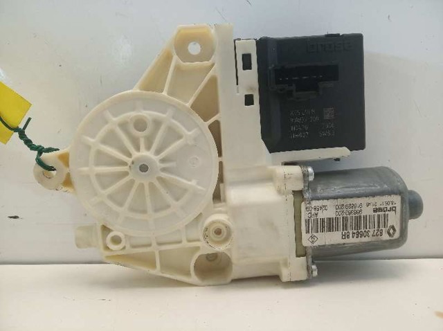 RENAULT 827306548R Motor del elevalunas de la puerta trasera derecha  en stock Terrassa
