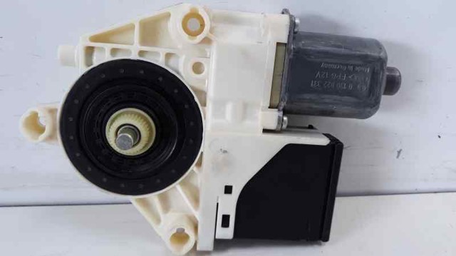 827306548R RENAULT Motor del elevalunas de la puerta trasera derecha  en stock Córdoba
