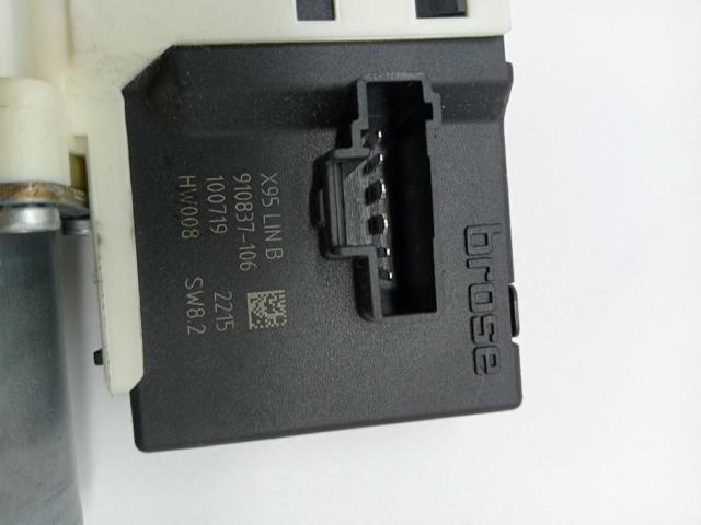 RENAULT 827306548R Motor del elevalunas de la puerta trasera derecha  disponible Valladolid