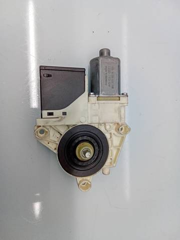 RENAULT 827310002R Motor del elevalunas de la puerta trasera izquierda comprar Barcelona