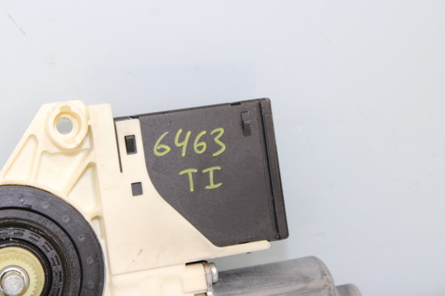 RENAULT 827310002R Motor del elevalunas de la puerta trasera izquierda  en stock Terrassa