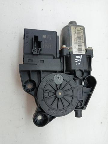 RENAULT 827310166R Motor del elevalunas de la puerta trasera izquierda  disponible Valladolid