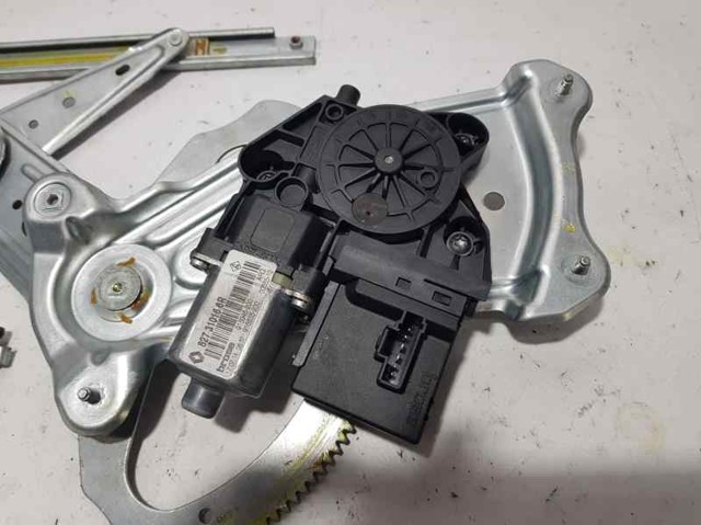 RENAULT 827310166R Motor del elevalunas de la puerta trasera izquierda  comprar en Ponferrada