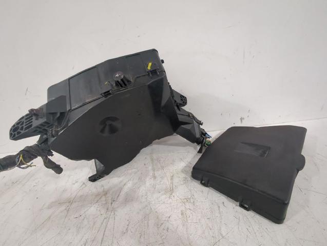 Caja de fusibles Toyota Auris E15