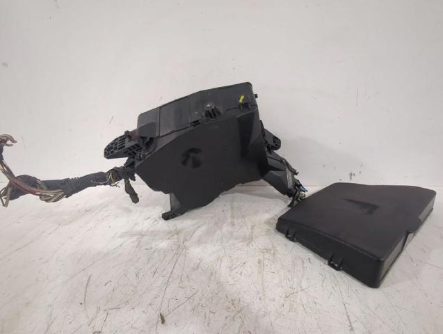 Caja de fusibles Toyota Auris E15