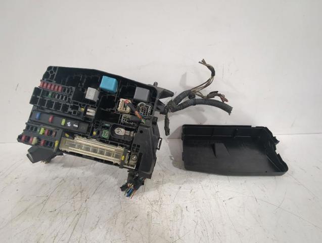 Caja de fusibles Toyota Auris E15