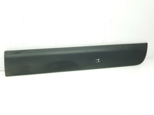 Moldura de puerta trasera izquierda 828775691R Renault (RVI)