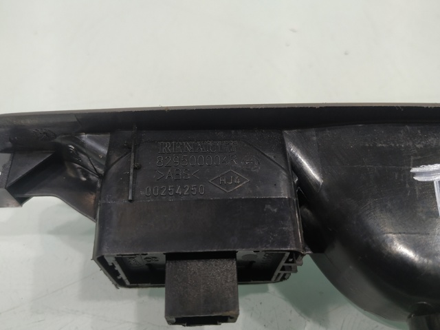 RENAULT 829500004R Botón de encendido del motor del elevalunas trasero derecho  disponible Lugo