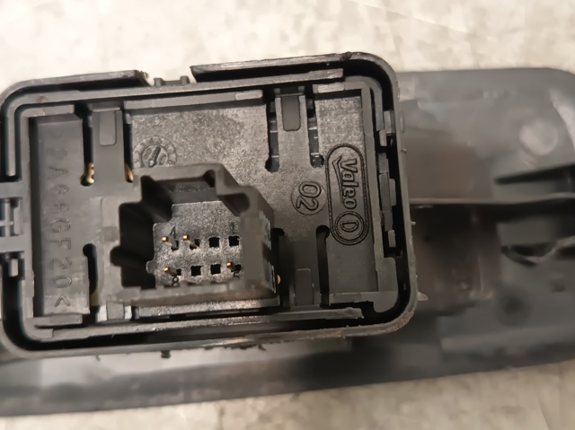 829500004R RENAULT Botón de encendido del motor del elevalunas trasero derecho  disponible Ourense