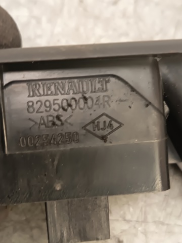 829500004R Botón de encendido del motor del elevalunas trasero derecho comprar Sevilla