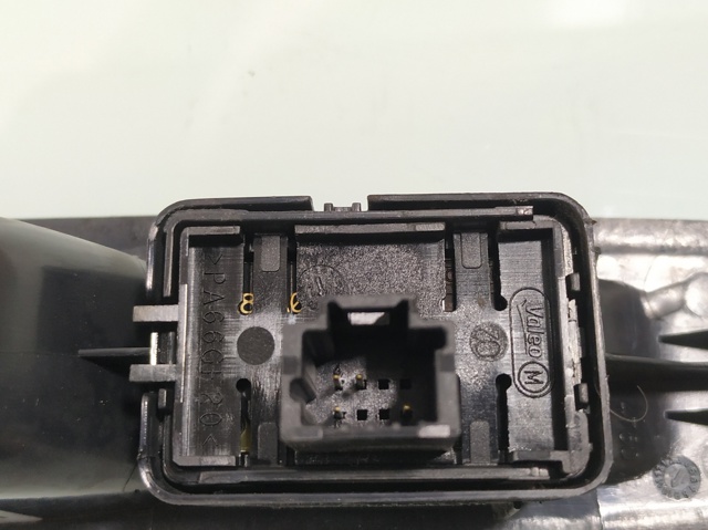 RENAULT 829500004R Botón de encendido del motor del elevalunas trasero derecho  comprar en Ponferrada