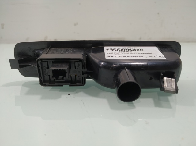 829500004R RENAULT Botón de encendido del motor del elevalunas trasero derecho  en stock Huelva