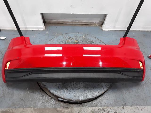 Defensa trasero 82A807067 VAG