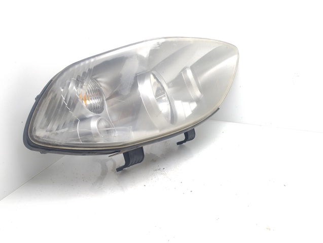 Faros delanteros para SsangYong Rodius  ()