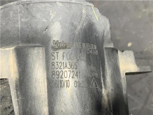 8321A365 MITSUBISHI Faro antiniebla izquierdo y derecho  en stock Gandía
