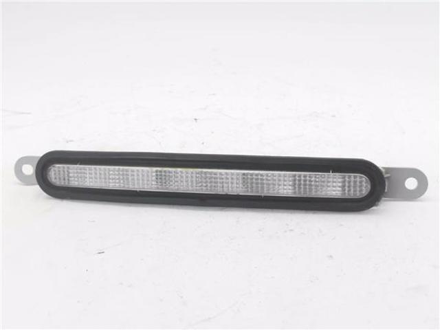 Luz de freno adicional 8334A065 MITSUBISHI
