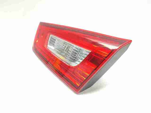 8336A088 MITSUBISHI Piloto trasero interior derecho  disponible Alicante
