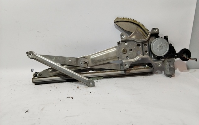 Comprar Mecanismo de elevalunas de la puerta delantera derecha Suzuki Swift III RS a bajo precio