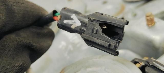 834503E000 Motor del elevalunas de la puerta trasera izquierda  en stock Castellón