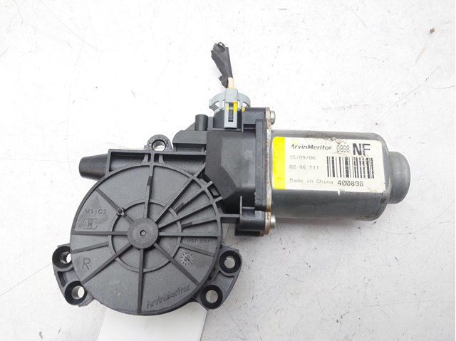 Motor eléctrico, elevalunas, puerta trasera derecha 834603K001 Hyundai/Kia