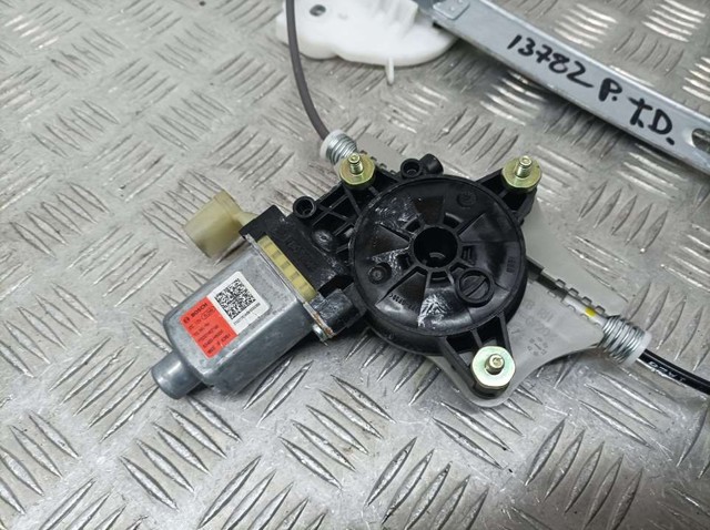 83460H8000 HYUNDAI Motor del elevalunas de la puerta trasera derecha  en stock Córdoba