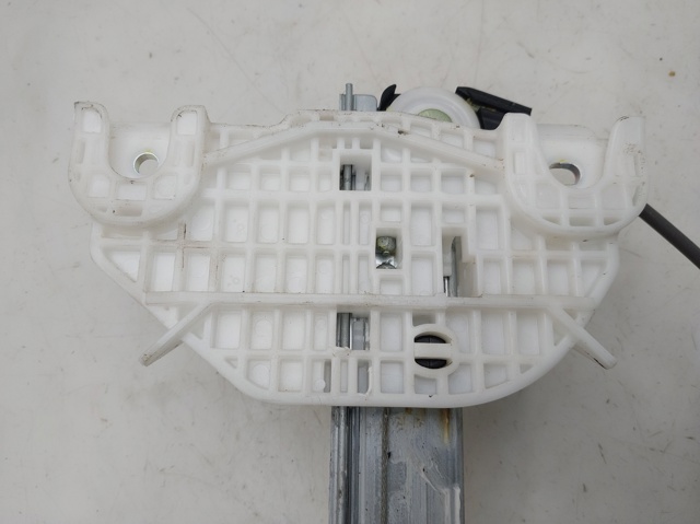 83460H8000 Motor del elevalunas de la puerta trasera derecha comprar Almería