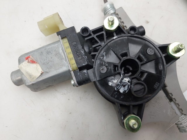 HYUNDAI 83460H8000 Motor del elevalunas de la puerta trasera derecha  comprar en Ponferrada
