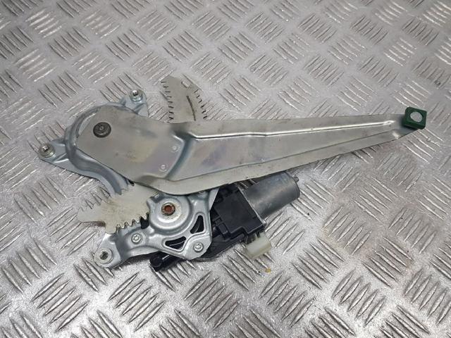 8356061M00 SUZUKI Motor del elevalunas de la puerta delantera derecha  en stock Córdoba