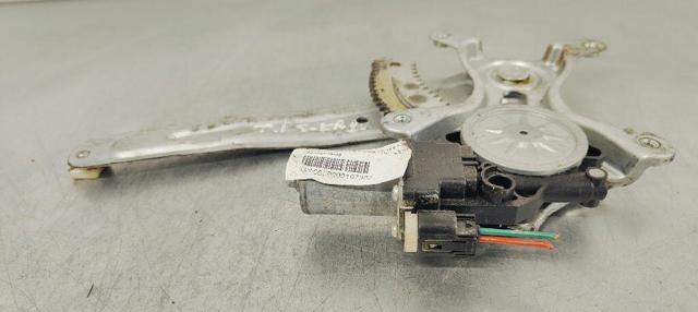8356061M00 SUZUKI Motor del elevalunas de la puerta delantera derecha  en stock Huelva