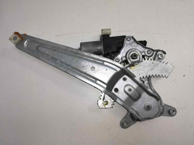 8356061M00 Motor del elevalunas de la puerta delantera derecha  disponible Málaga
