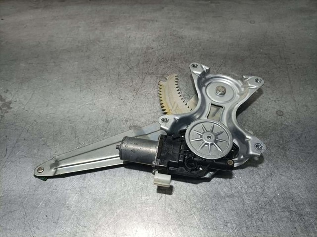 8356061M00 SUZUKI Motor del elevalunas de la puerta delantera derecha  disponible Alicante