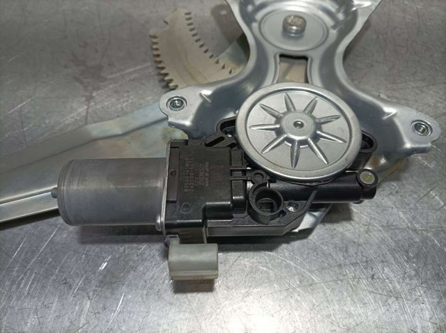 SUZUKI 8356061M00 Motor del elevalunas de la puerta delantera derecha  comprar en Albacete