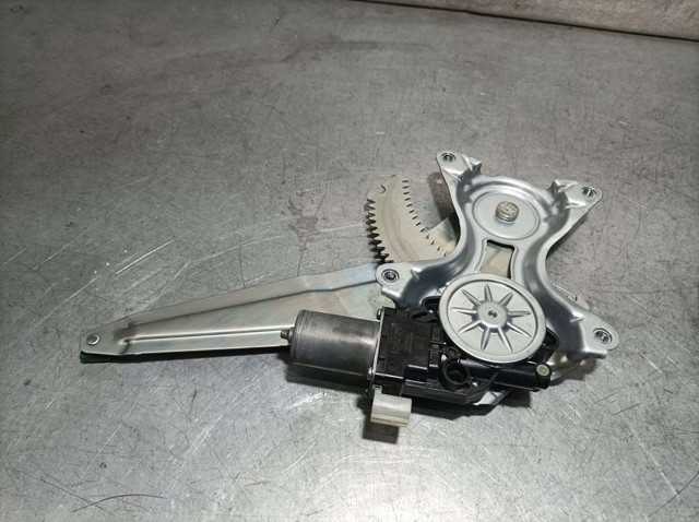 SUZUKI 8356061M00 Motor del elevalunas de la puerta delantera derecha  disponible Valladolid