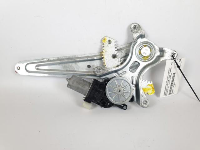 8356061M00 SUZUKI Motor del elevalunas de la puerta delantera derecha  comprar en Oviedo