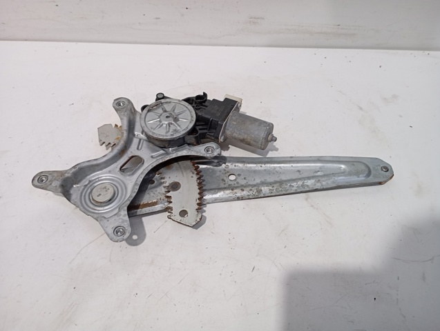 8356061M00 Motor del elevalunas de la puerta delantera derecha  en stock Granada