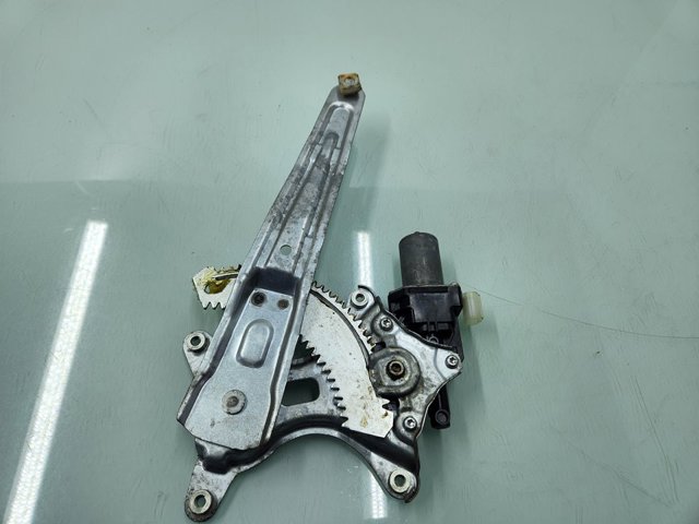 SUZUKI 8356061M00 Motor del elevalunas de la puerta delantera derecha comprar Pamplona