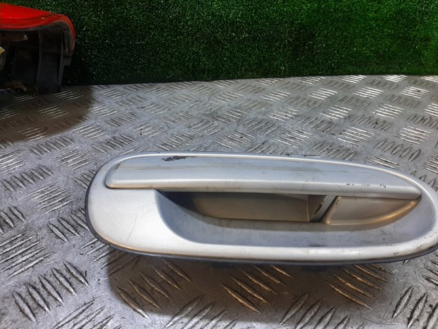8366017000 HYUNDAI Manija exterior derecha de puerta trasera  en stock Gandía