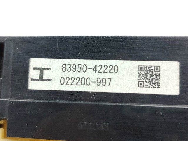 8395042220 TOYOTA Boton de luz de emergencía  en stock Gandía