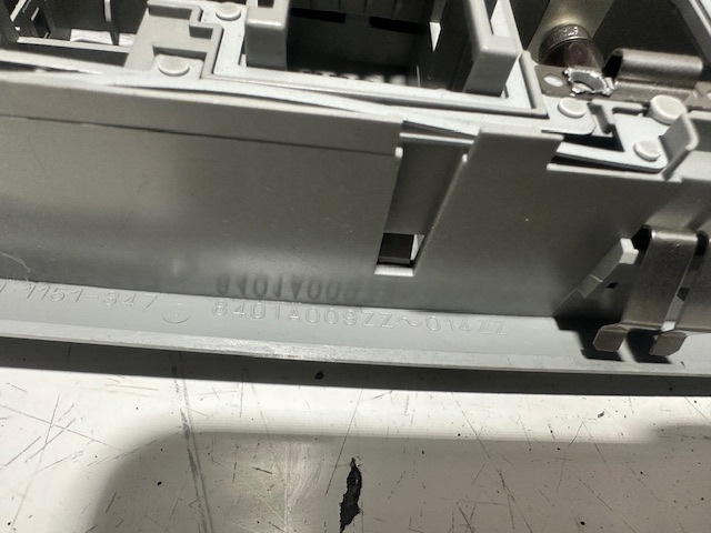 8401A009ZZ MITSUBISHI Luz de techo interior (cabina)  en stock Córdoba