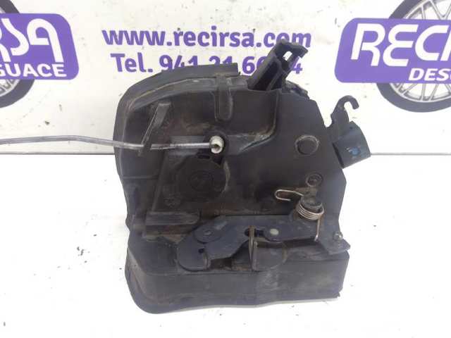 8402540 Cerradura de puerta delantera derecha  disponible Utrera