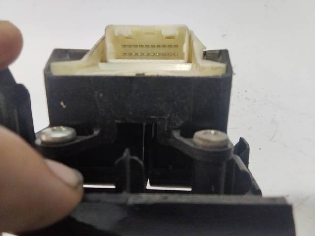 Unidad de control elevalunas delantera izquierda 8404033100 TOYOTA