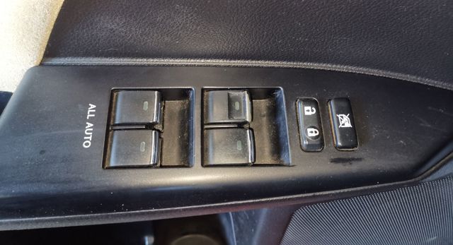 8404033100 TOYOTA Interruptor de elevalunas delantera izquierda  en stock Gandía