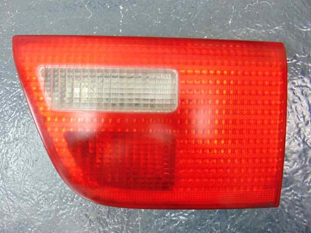 Piloto trasero interior derecho 8409012 BMW